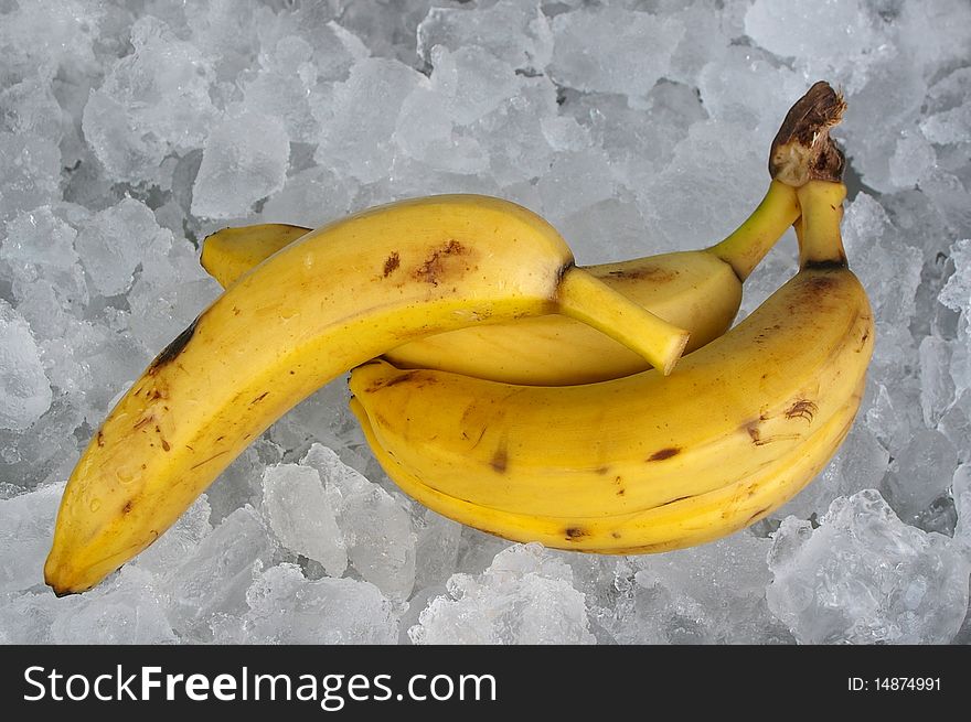 Banana on ice as per buffet breakfast serving