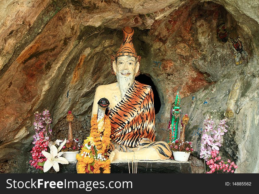 Hermit Cave temple in Cha-am, Phet Buri, Thailand. Hermit Cave temple in Cha-am, Phet Buri, Thailand.