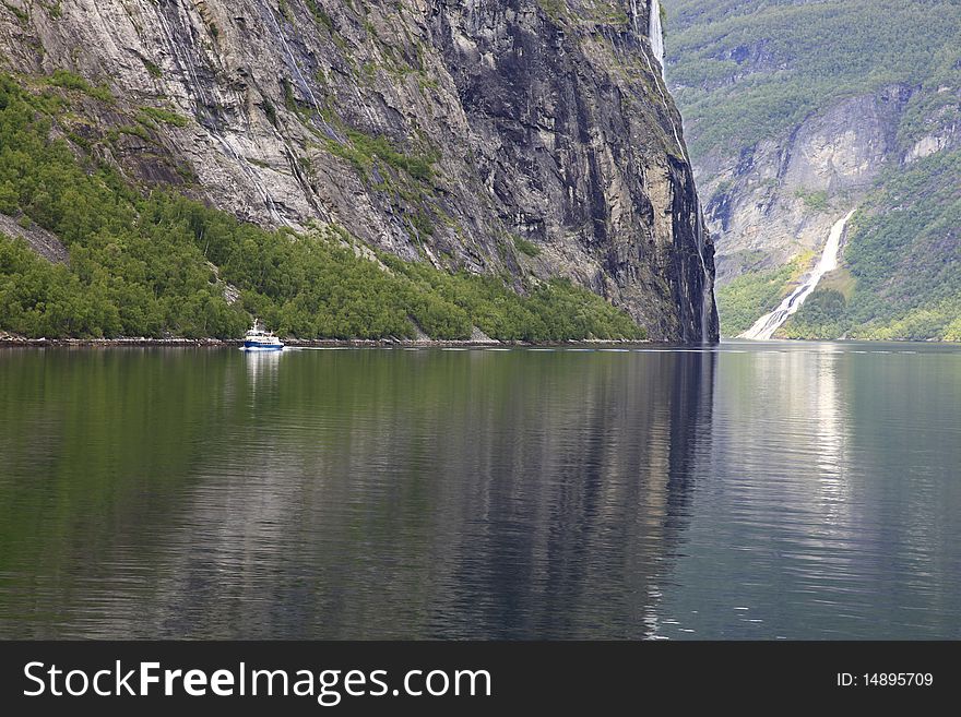 A photo of the geiranger fjord in norway