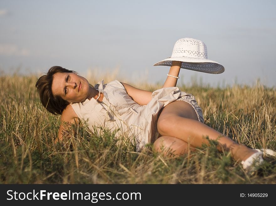 Lady in the field with white hat