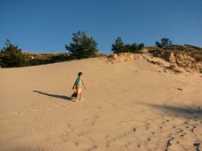 Lonely Girl Trekking In The Dunes Royalty Free Stock Images Lonely Girl Trekking In The Dunes Royalty Free Stock Images