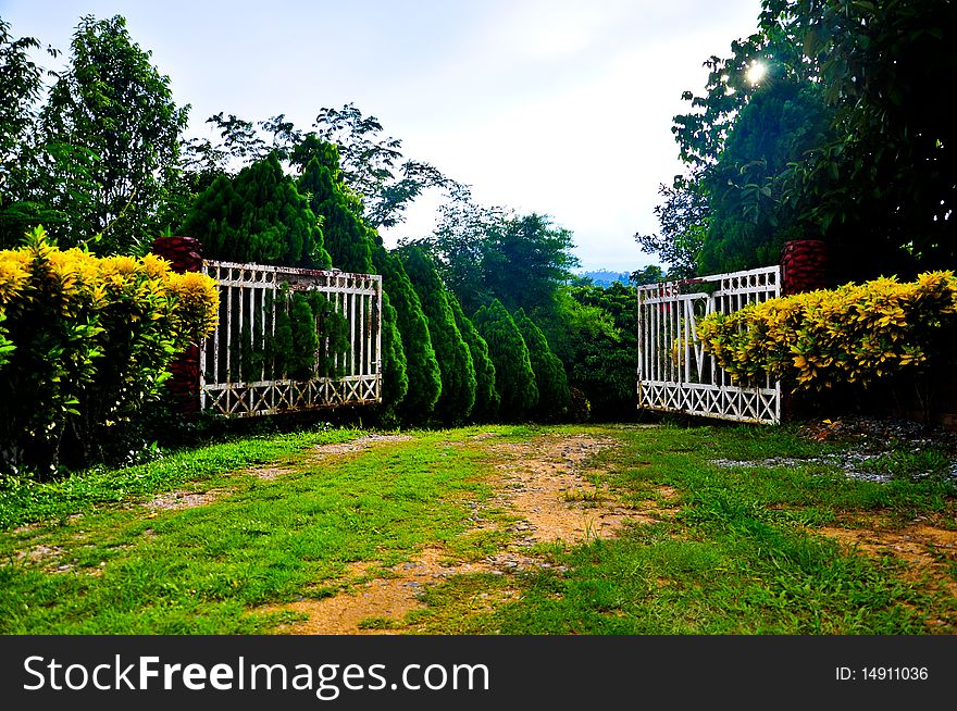 Beautiful entrance to the home. Beautiful entrance to the home