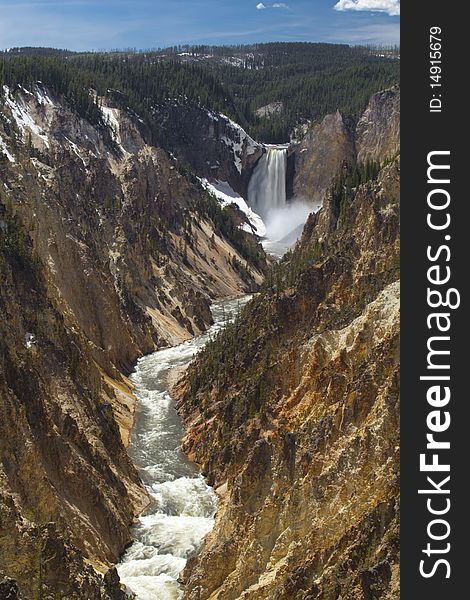 Large view of the waterfall in the National park of Yelloastone