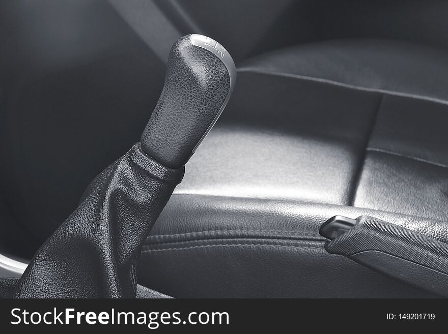 Close up of a manual transmission gear lever knob