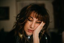 Free Portrait Of Bored Young Woman With Led Lights Royalty Free Stock Images - 149292549