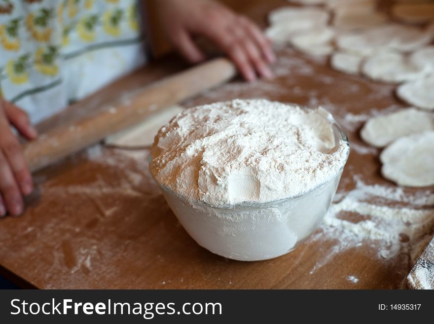 An image of a pot with flour on the table
