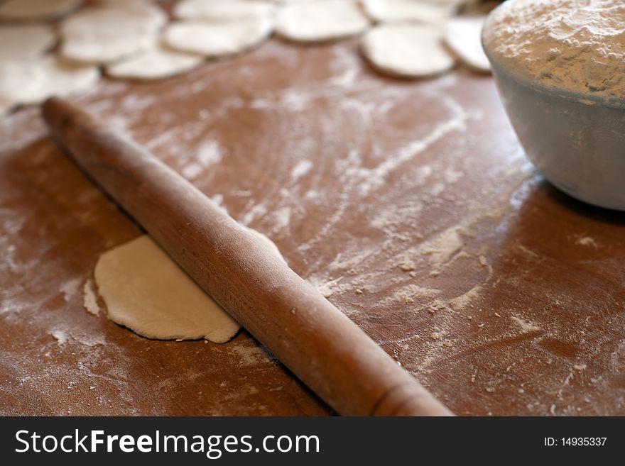 An image of a battledore and dough on the table