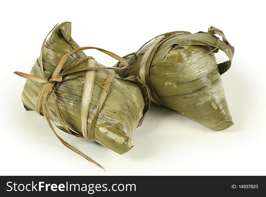 Wrapped and unwrapped Chinese rice dumplings