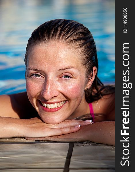 Beautiful natural caucasian woman in pool