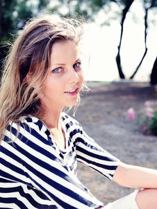 Pretty Woman Outdoors In Sunny Summer Day Royalty Free Stock Images Pretty Woman Outdoors In Sunny Summer Day Royalty Free Stock Images