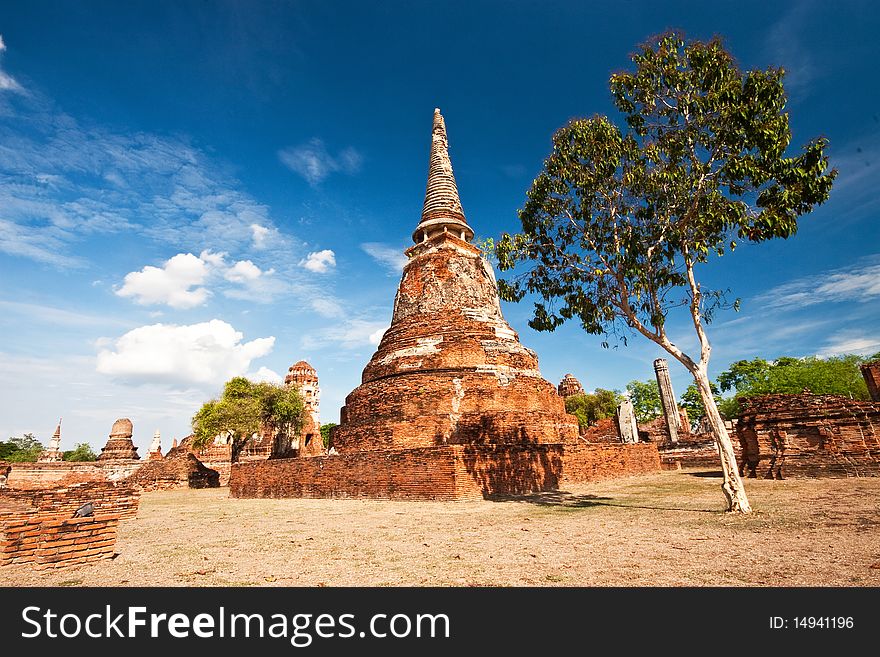 The ancient pagoda at Watmahathat in Thailand