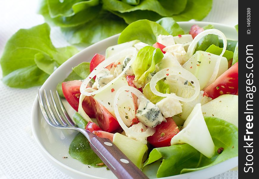 Salad from zucch
ini, lettuce, tomatoes and cheese with olive oil