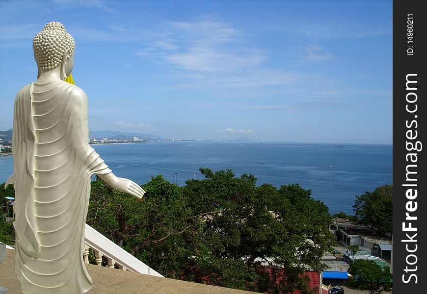 Statue Buddha on the mount Kao Takiab .