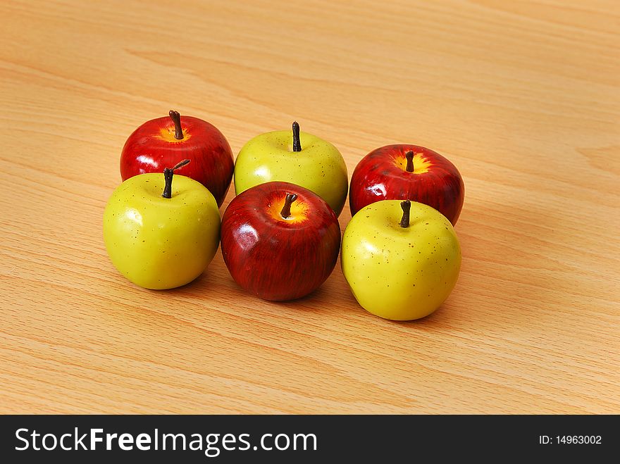 Six apples that is three green and three red