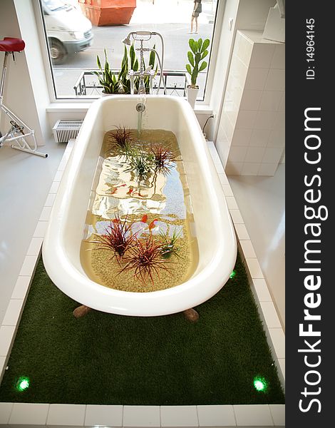 Bath with plants as decoration