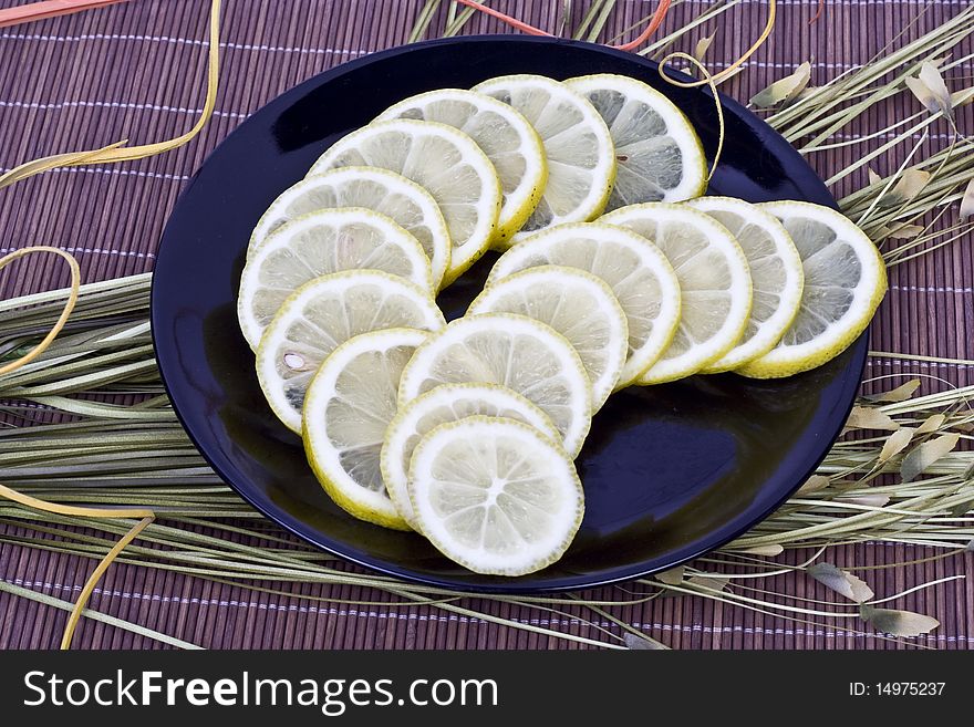 Lemon' s parts in a plate