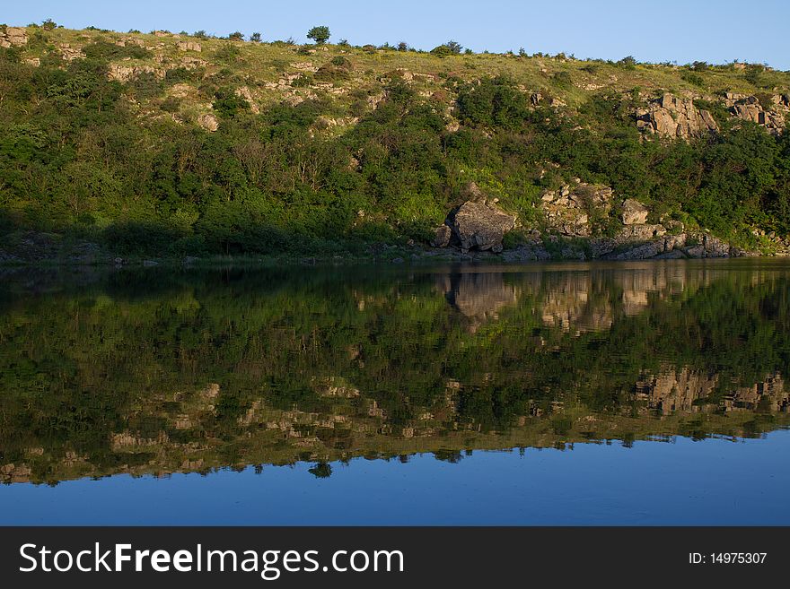 Rocks and stone are reflected in the river