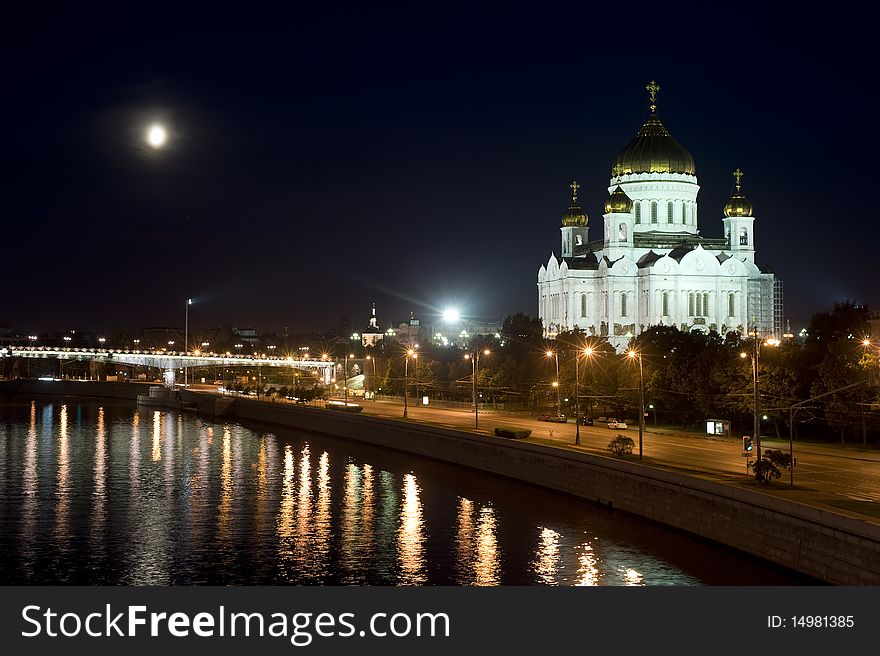 The restored Cathedral of Christ the Savior in Moscow at night