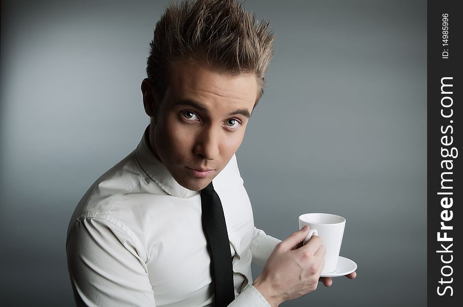 Young attractive macho drinking coffe. photo