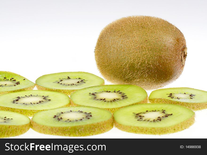 Fresh delicious kiwi fruit slices