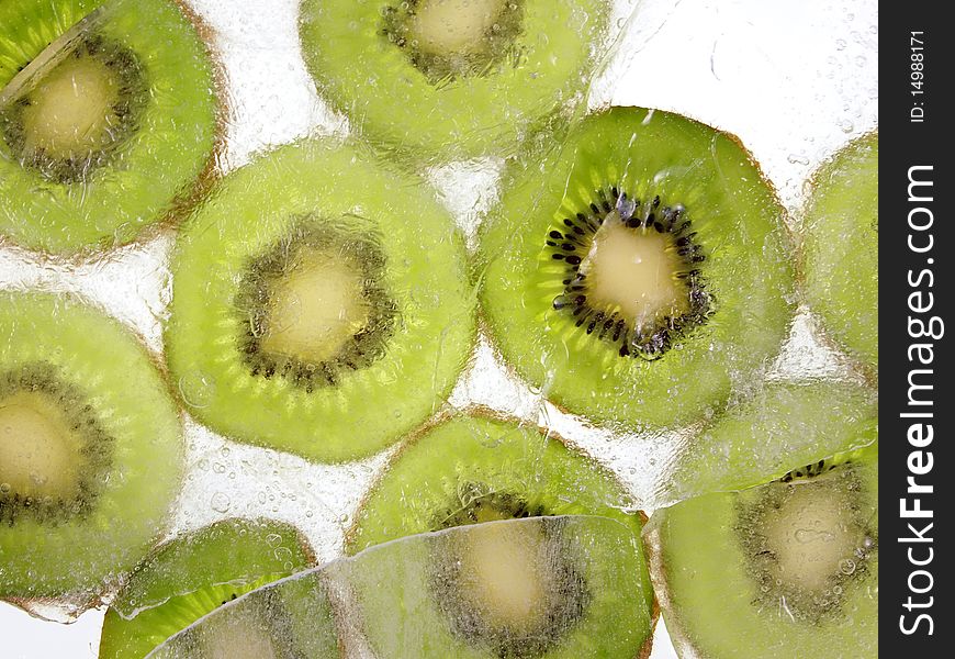 Fresh kiwi fruit slices on ice