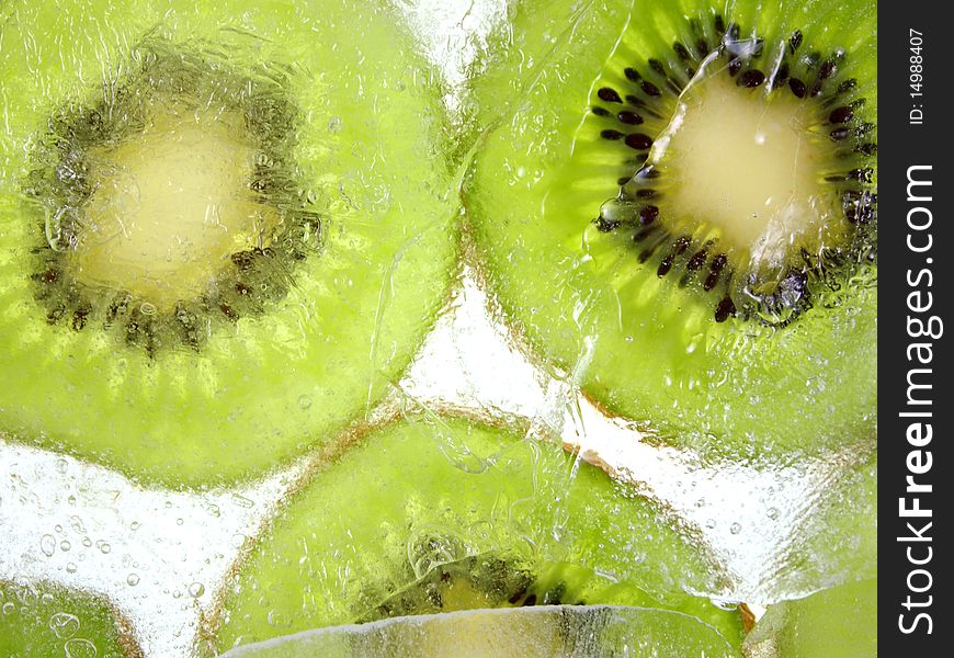 Fresh kiwi fruit slices on ice