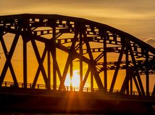 Free Support Above The Bridge, Steel Structure, And Sunshine Light Royalty Free Stock Photography - 149812817