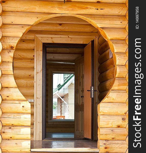 Doorway in the form of a keyhole through which the other doorways are seen.