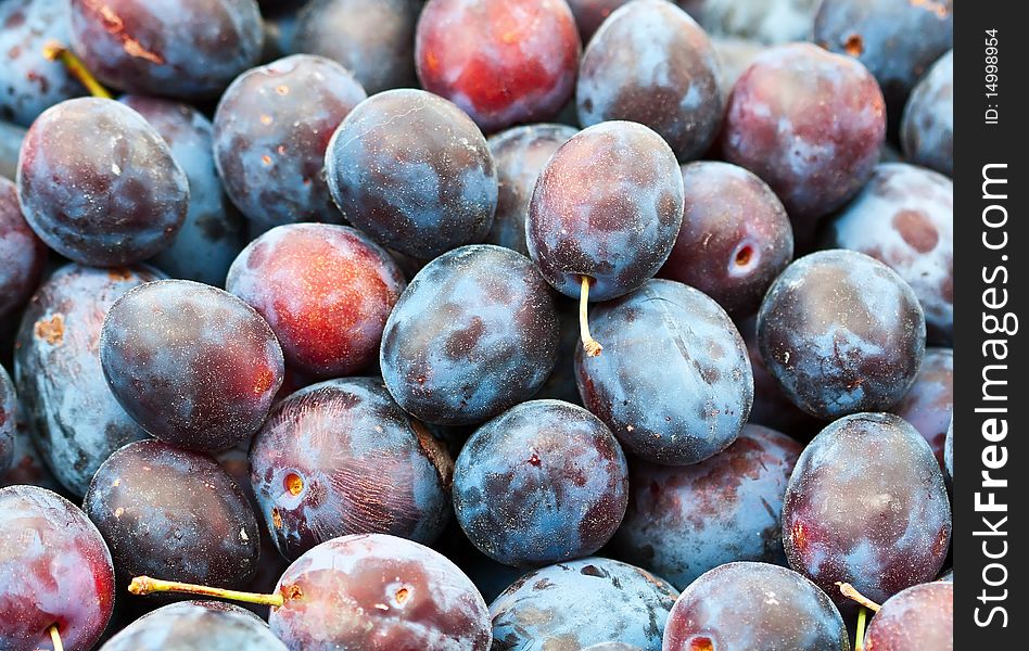 Close up a group of plums