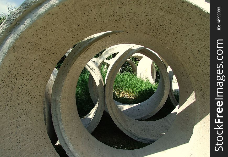 Concrete circles for water well making