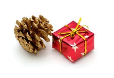Gift And Pine Cone Royalty Free Stock Images Gift And Pine Cone Royalty Free Stock Images