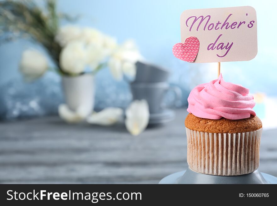 Tasty Cupcake And Topper Pick With Words MOTHER S DAY On Table