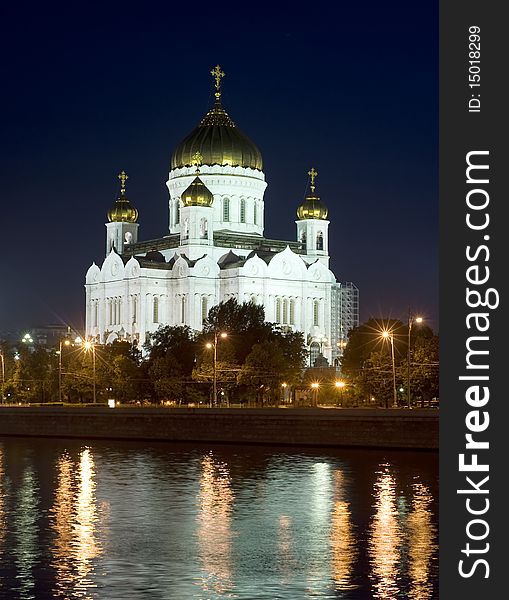 The restored Cathedral of Christ the Savior in Moscow at night