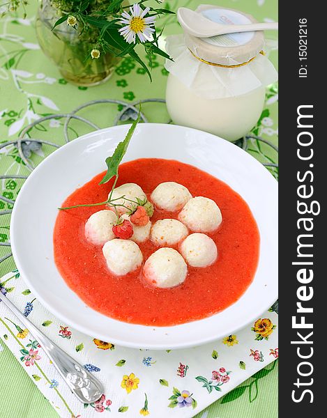 Ð¡urds dumplings (curd, sugar, eggs, flour) in berry sauce.