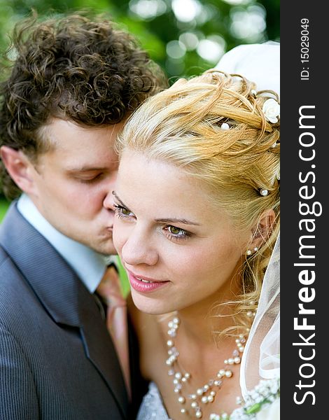 Photo session of the newlyweds walking in the park