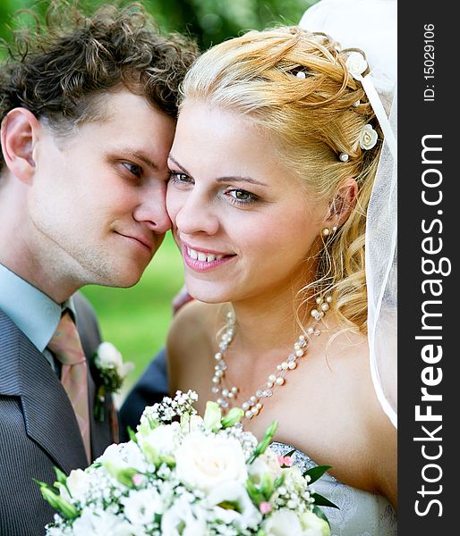 Photo session of the newlyweds walking in the park