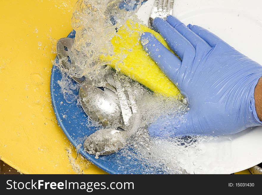 Washing kitchen ware on the silk