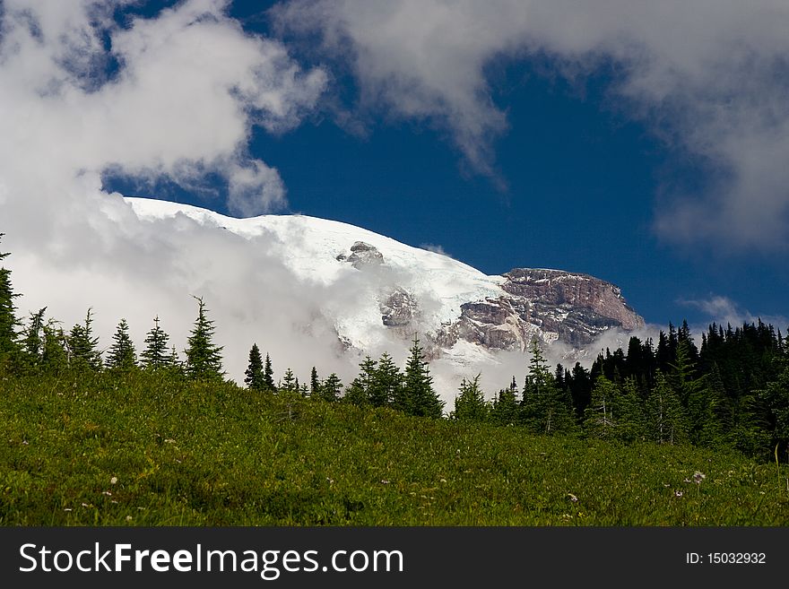 View of the Mount Rainier in the State of Washington near Seattle