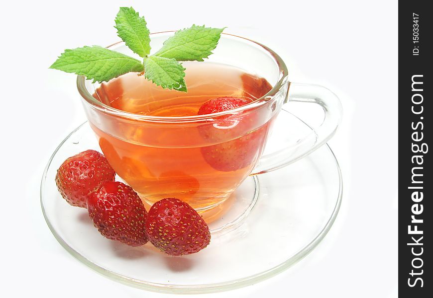 Fruit tea with strawberry and mint