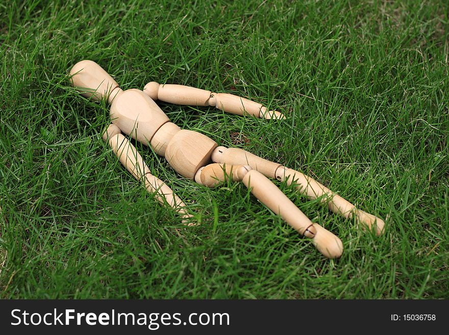 Puppet lie on Lawnï¼Œcomfortable, enjoy the sunshine.