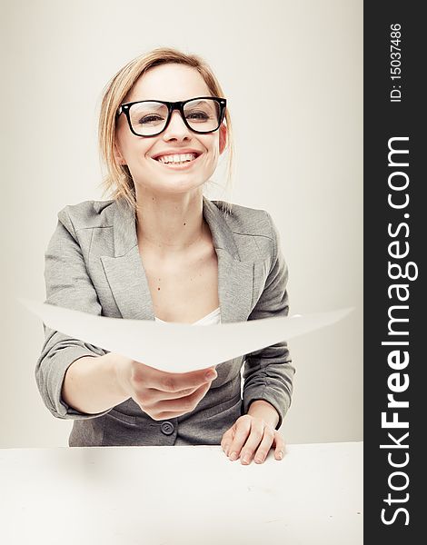 Young business woman with blank white card - place for your text