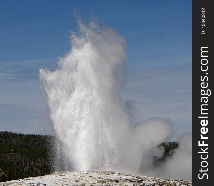 Old-Faithful geyser in Yellowstone National park