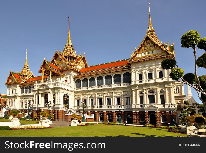 A royal chapel, The palace conclud several impressive buildings including Wat Phra Kaeo