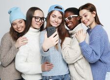 Free Five Different Nation Girls Dressed In Casual Wear Make Selfie Royalty Free Stock Photography - 150452277