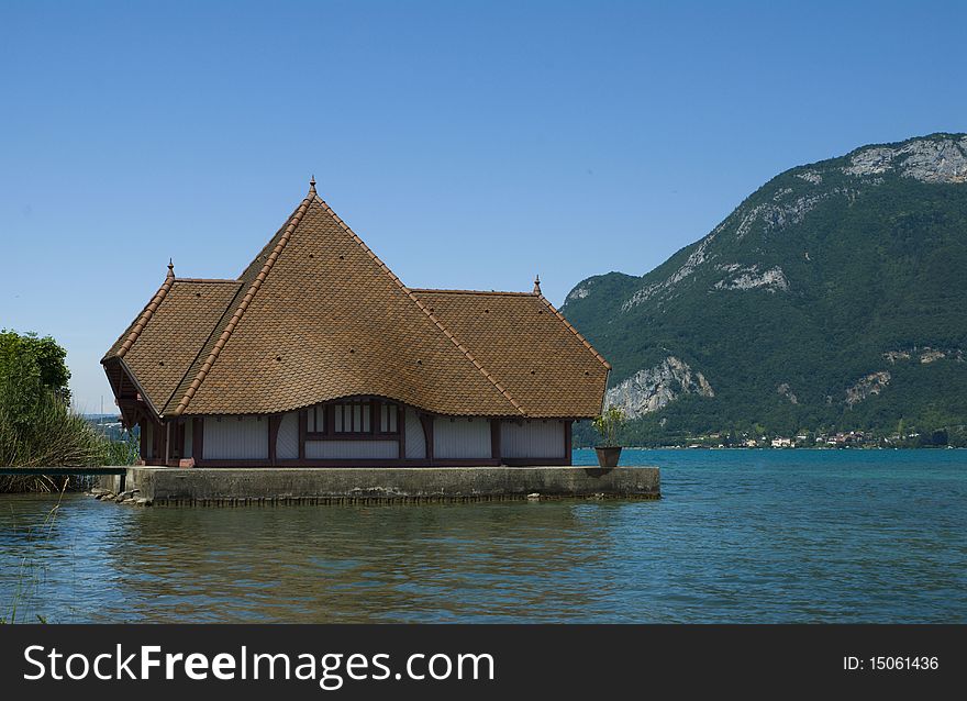 Beautiful summer house on the lake in front of the mountains