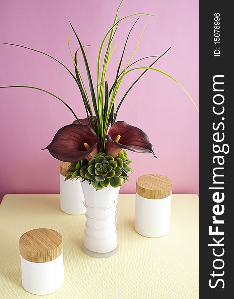 Flower arrangement art, Decorative artificial flowers