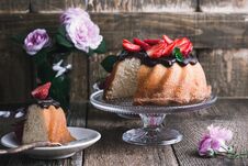 Summer Cake With Chocolate Glaze And Fresh Strawberries Royalty Free Stock Photography Summer Cake With Chocolate Glaze And Fresh Strawberries Royalty Free Stock Photography