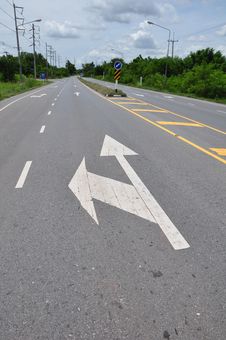 Arrow Symbol On The Road Royalty Free Stock Photos Arrow Symbol On The Road Royalty Free Stock Photos