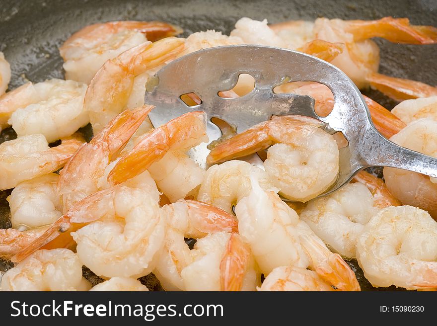 Shrimp fry in  the oil on pan
