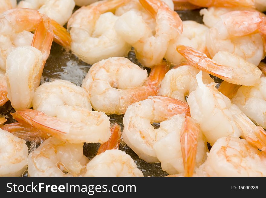 Shrimp fry in  the oil on pan